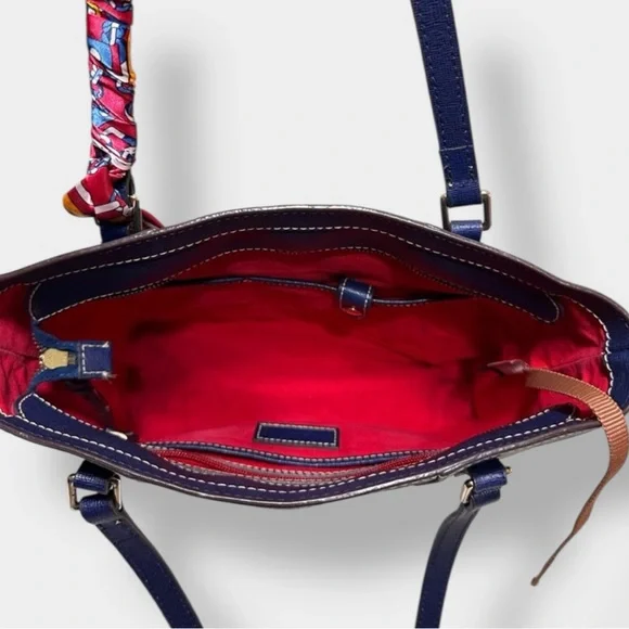 ❌❌❌ Blue Penrose Pocket Tote - Picture 5 of 12